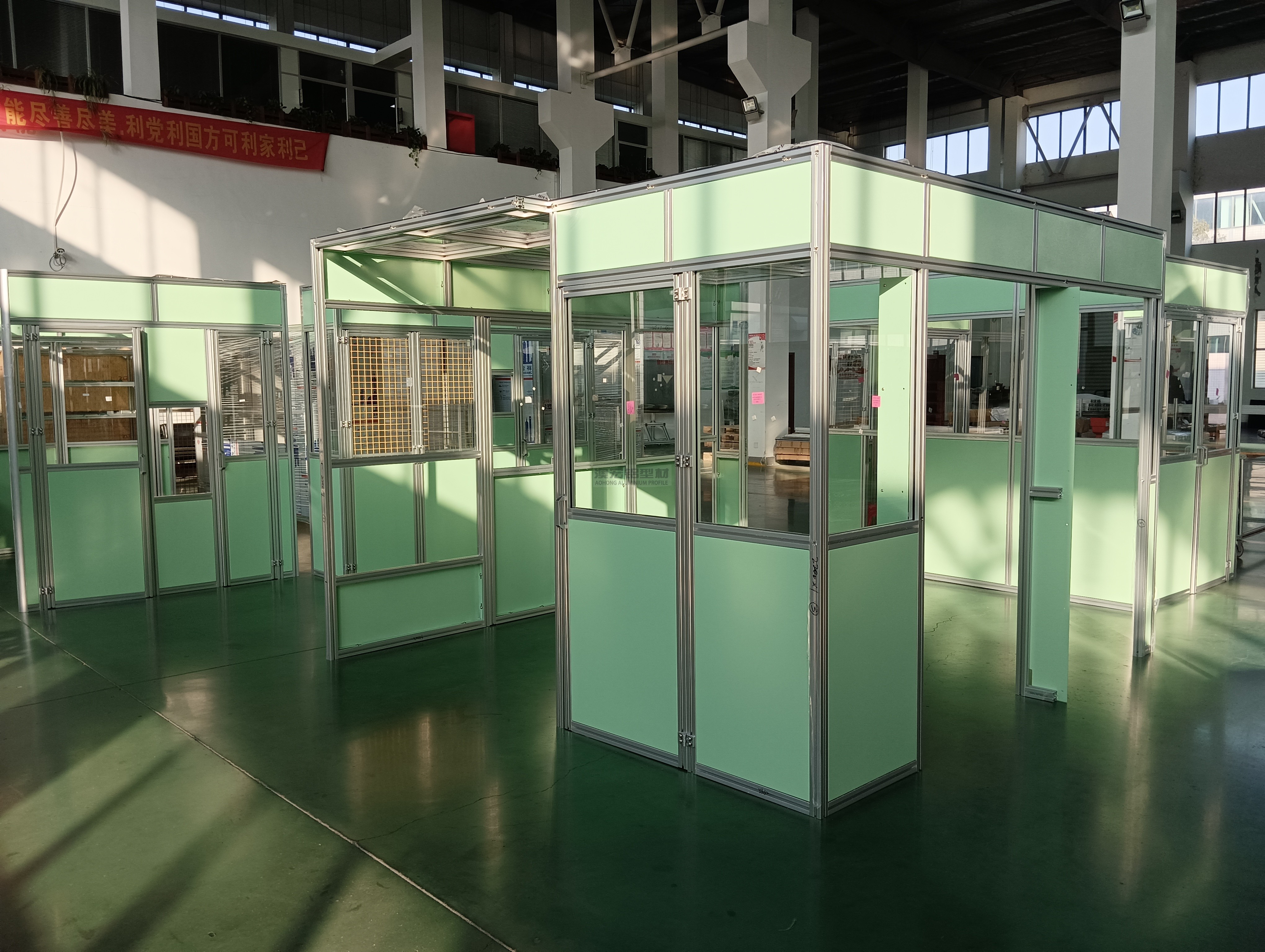 車間“定制防護艙”：4545鋁型材設備防護罩的落地細節(jié)